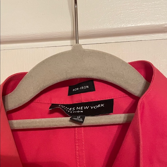 Sleeveless Coral Button-Up Top - Picture 3 of 6